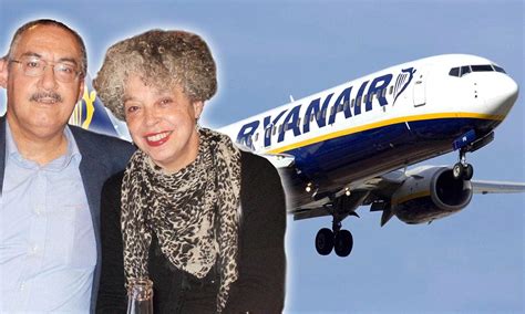 Ryanair Emergency Landing Plane Plunges 20 000ft After Loss Of Cabin