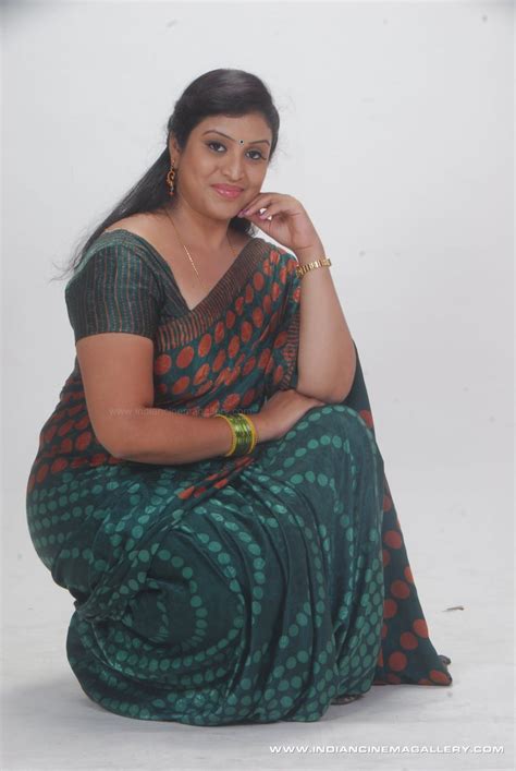 Aishwarya Rai Uma Hot Saree Navel