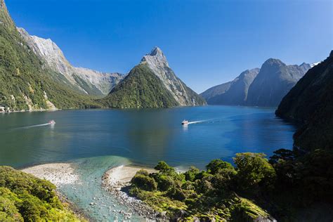 queenstown  milford sound  day trippers map   favourite stops southern discoveries