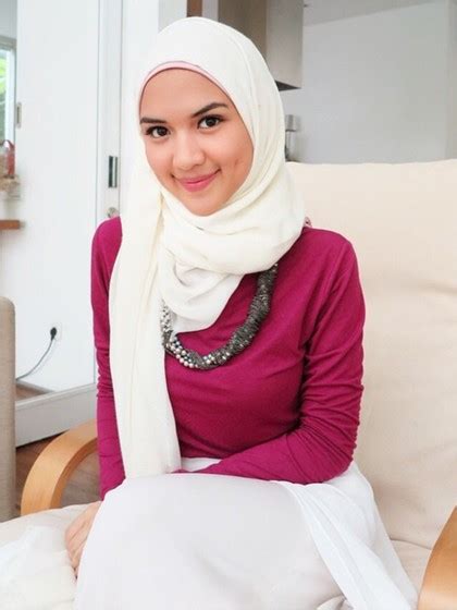 Foto Gaya Hijab Ala Ina Dokter Cantik Lulusan Ui Populer