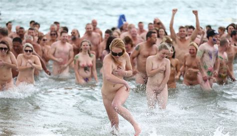 weltrekordversuch nacktbaden in neuseeland slide 2 news at