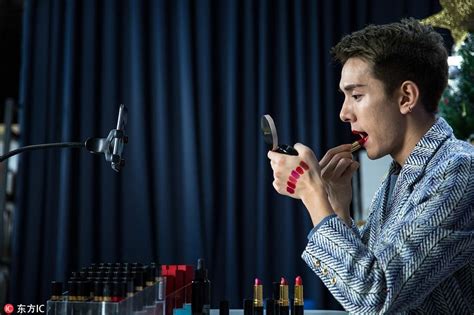 15 Crore People To Watch This Streamer Selling Lipsticks On Live Streams