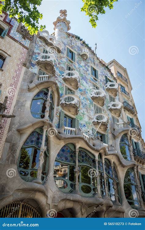 huis van beenderen  barcelona redactionele stock foto image  antonio architectuur