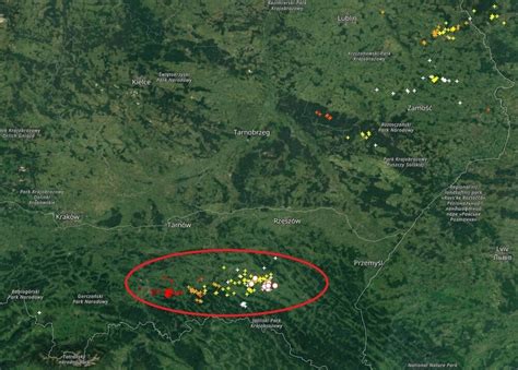 lokalne burze przechodza na poludniowym wschodzie polski grzmi   na lubelszczyznie