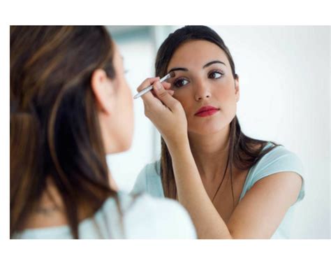 practical contacts application tricks   contact lens wearers