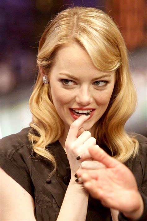 hollywood actress emma stone at tv show hq wallpapers 1