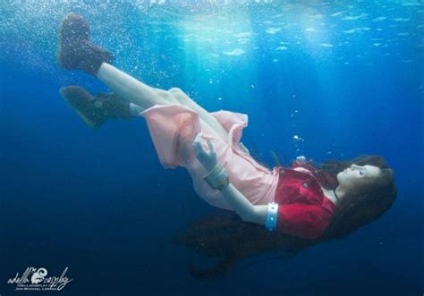 gaming cosplay feature 2 cloud strife and aerith underwater