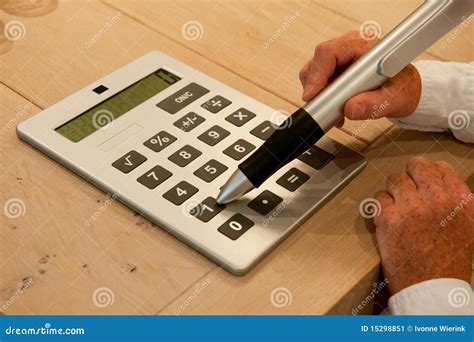 het werken met zeer grote calculator stock afbeelding image  rekenmachine financieel