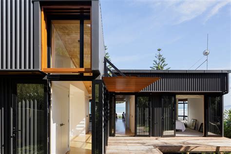 offset shed house   zealand  irving smith architects