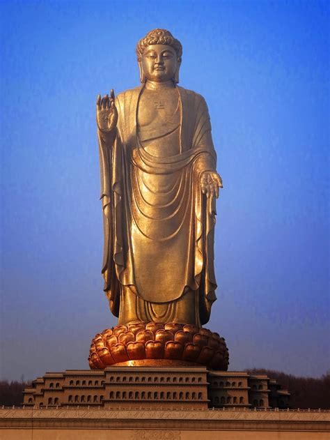 fieggentrio enorme monumenten grote boeddha van lushan