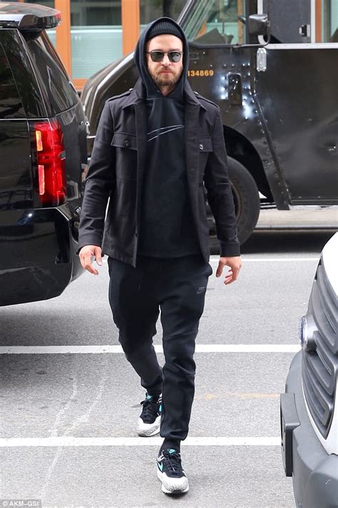 justin timberlake goes incognito in all dark in new york daily mail online