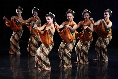 persembahan tarian tradisional malaysia multi racial ethnic cultural