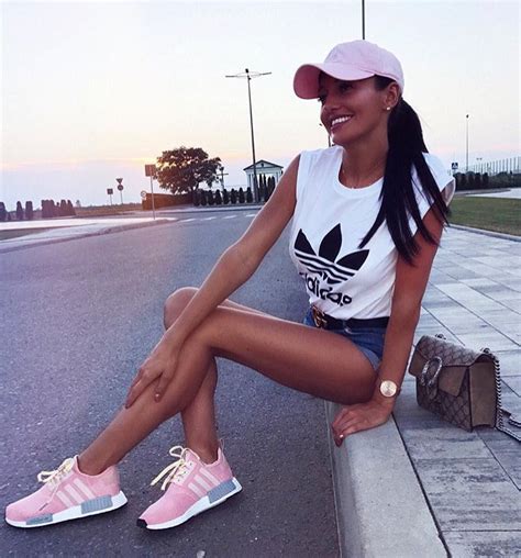 wear pink sneakers  sporty casual   summer