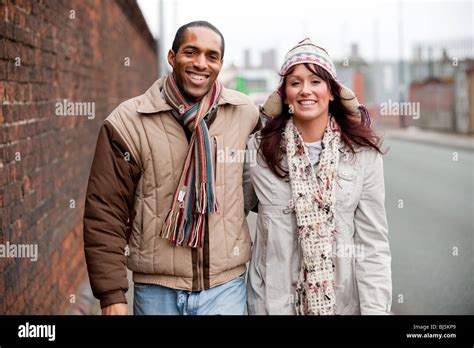 Interracial Paar Schwarzer Mann Und Weiße Frau Einher Voll Modell