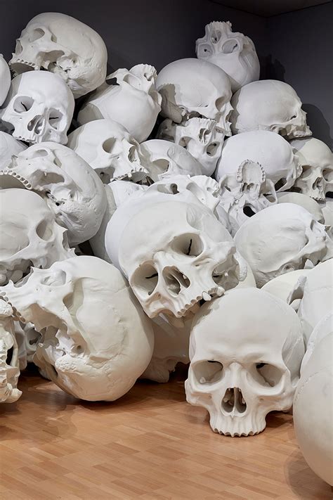 ron mueck installs 100 giant skulls at the national gallery of victoria — urdesignmag