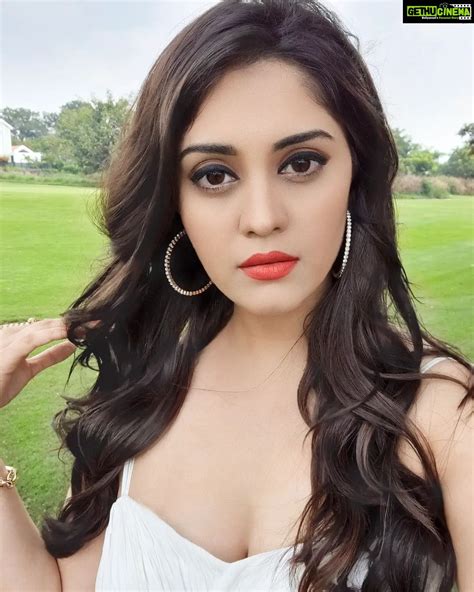 Surabhi Instagram Love Your Self Ie Gethu Cinema