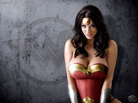 top 10 sexy wonder woman cosplay photos photos of cosplayers sexy ladies pinterest