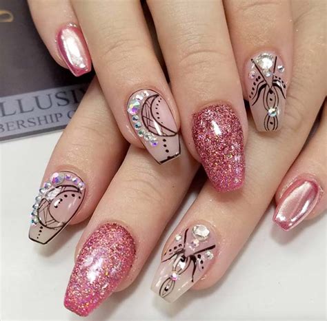 53 Sparkling Holiday Nail Art Designs To Try This
