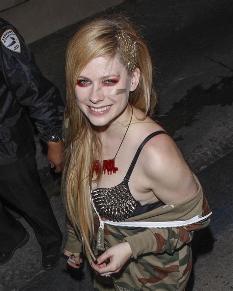 avril lavigne at the jimmy kimmel live show in hollywood celebzz