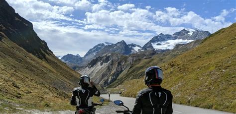 de  mooiste bergpassen voor de motorrijder  zwitserland  bikerbook