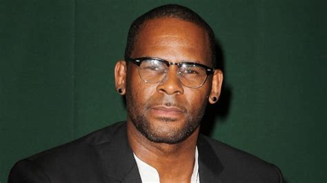 Singer R Kelly Denies Buzzfeed Article Accusing Him Of Cult Cbc News