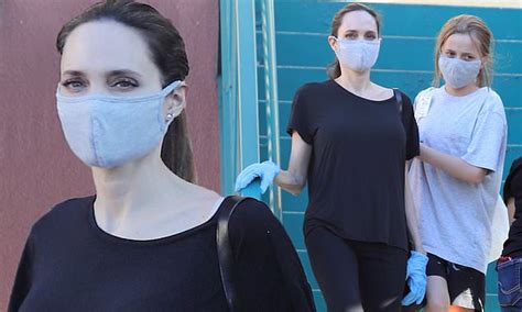 Angelina Jolie And Daughter Vivienne 12 Wear Masks In La Daily Mail