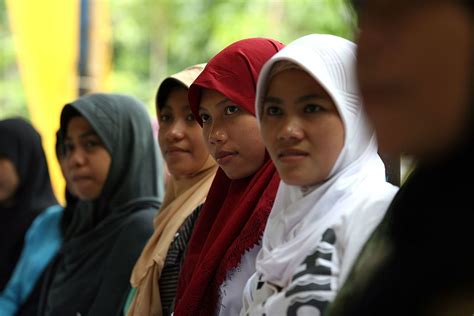 millions  indonesian women  quit work  marriage
