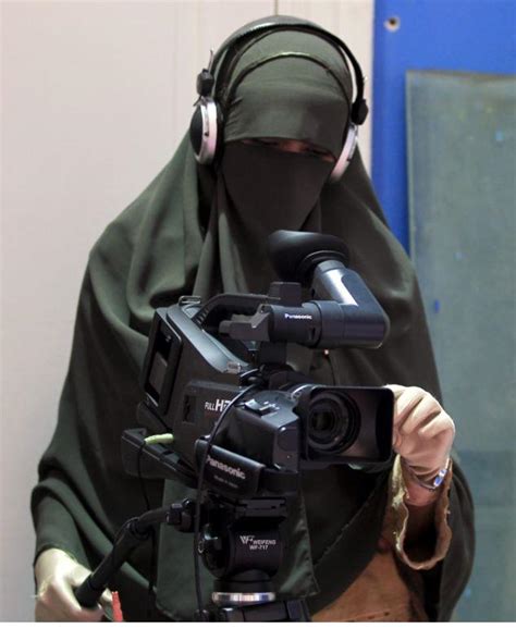 عکس شبکه ماهواره‌ای زنان نقاب‌دار