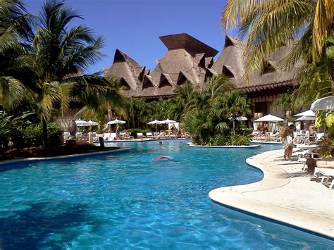 mexican resort pool