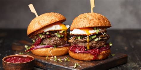 11 best burgers in brooklyn according to online reviews