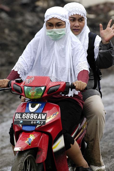 file us navy 050114 n 4166b 031 indonesian women on a motorcycle ride