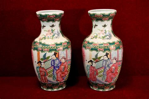 antique asian motif vases da qing qianlong nian zhi