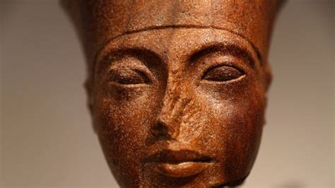 tutankhamun sculpture sold for £4 7m in london despite egypt s protests