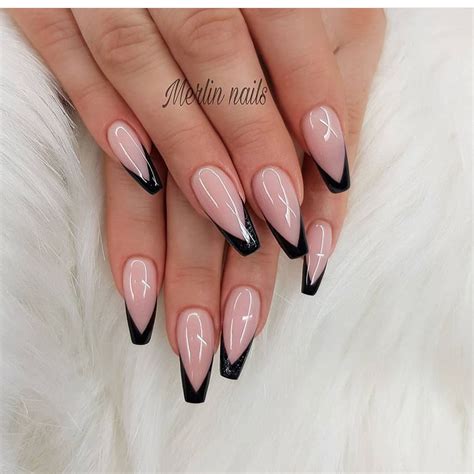 add  fun   manicure  pink  black french tips fashionblog