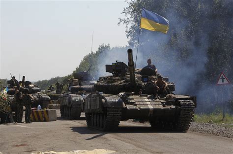 russia hundreds  ukraine troops defect  border  moscow begins military drill cbs news