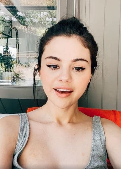 Selena Gomez Apologizes To Fans After Long Absence From