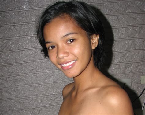 gorgeous filipina teen april shows off body at filipina 18