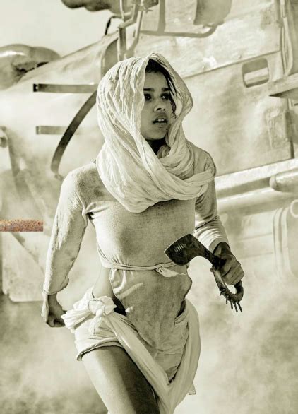 Zoë Kravitz As ‘toast The Knowing’ In “mad Max Fury Road
