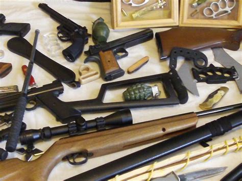 weaponcollector s knuckle duster and weapon blog huge weapon collection