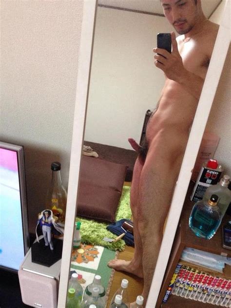 cute hunk s nude selfies queerclick