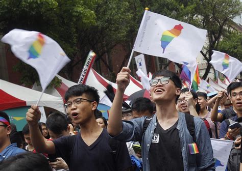 taiwan becomes first country in asia to recognize same sex