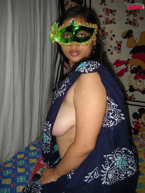 big juicy unprotected boobs and hearty booty of south indian velamma bhabhi at indian paradise