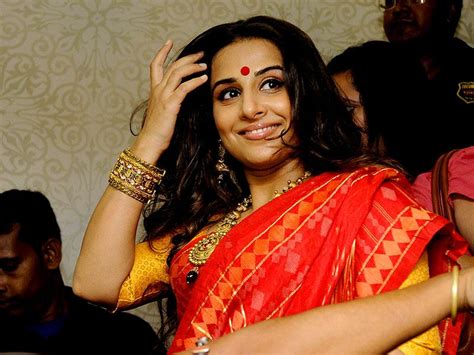 Vidya Balan Goes All Out Bengali Dazzles In Red Sari Entertainment