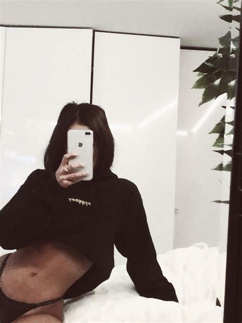 Pin By 𝐬𝐚𝐫𝐚𝐡 𝐣𝐚𝐧𝐞 On • Cløthes • Mirror Selfie Skinny