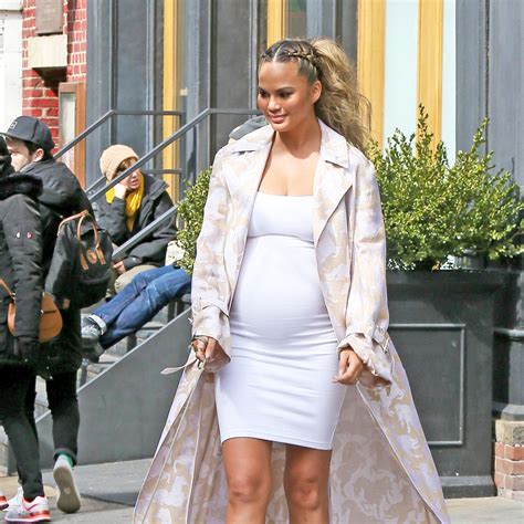 Chrissy Teigen Borrows Kim Kardashian S Maternity Uniform Chrissy