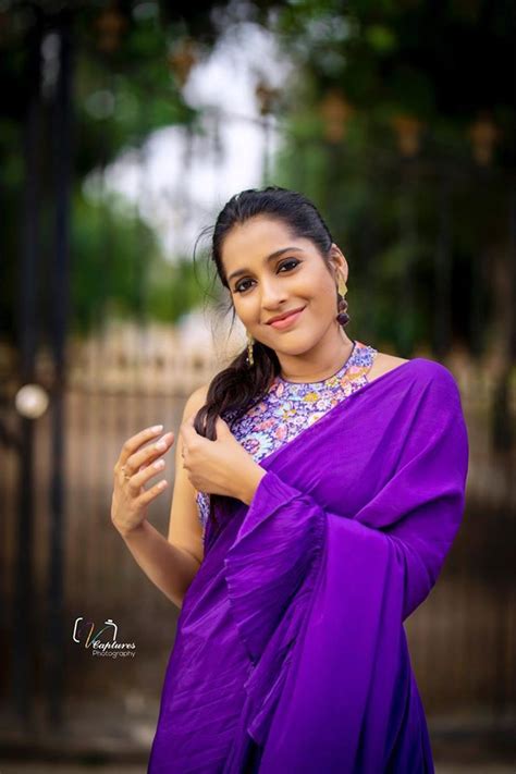 Anchor Rashmi Gautam Stunning Photoshoot In Violet Saree