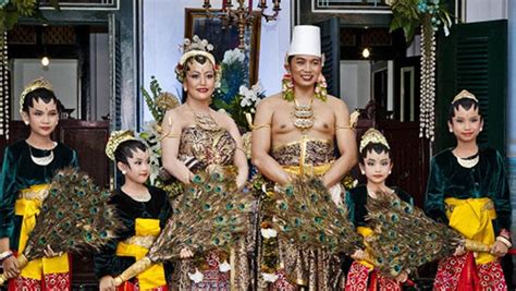 Newly Married Indonesian Couples Not Allowed To Use Toilet