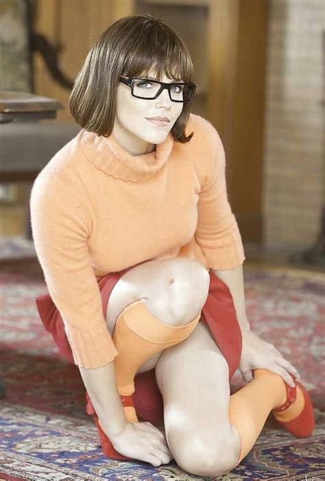 character velma dinkley from hanna barbera s scooby doo cartoon