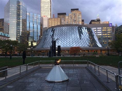 david pecaut square toronto ce quil faut savoir