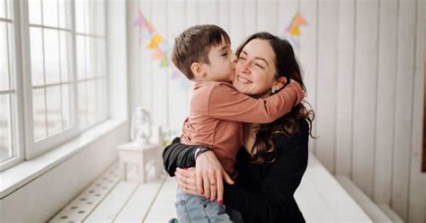 mother child relationship defines  childs personality